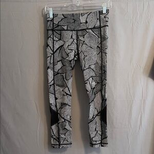 Lululemon Athletica Black and White size 4